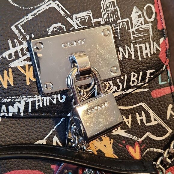 New! DKNY Graffiti Crossbody Bag With Bag Charms And Lock Purse Chain Adjustable - Picture 4 of 14